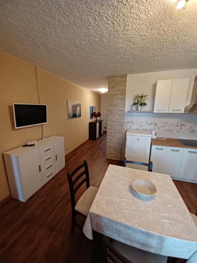 Apartmani Rina Kadumi ภายนอก รูปภาพ