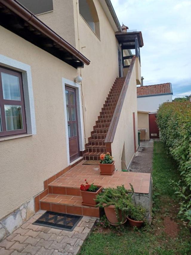 Apartmani Rina Kadumi ภายนอก รูปภาพ