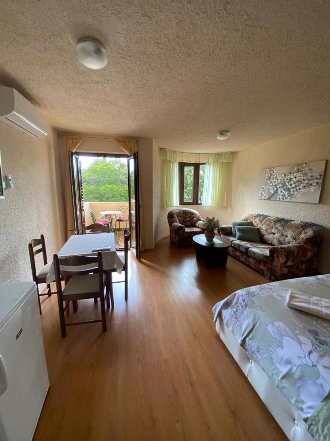 Apartmani Rina Kadumi ภายนอก รูปภาพ
